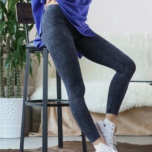 Zenana Mineral Washed Leggings X-Large ๐
